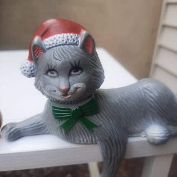 2 Vintage Mantle Stocking Holders Dog Cat Pets 1982 Hong Kong Plastic Sun Hill - Picture 2 of 7